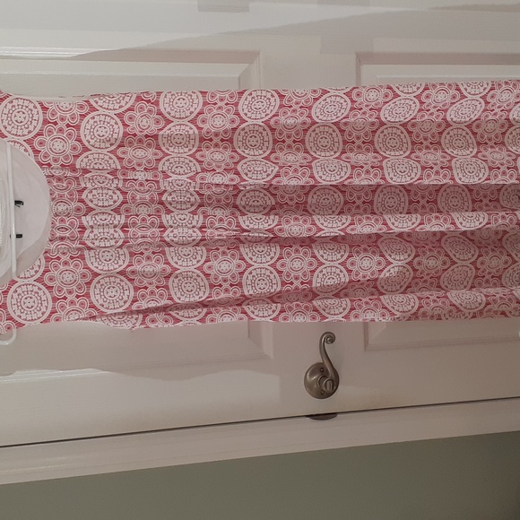 White and red sleeveless floral design pleated dress size XL see measure… - Picture 2 of 6